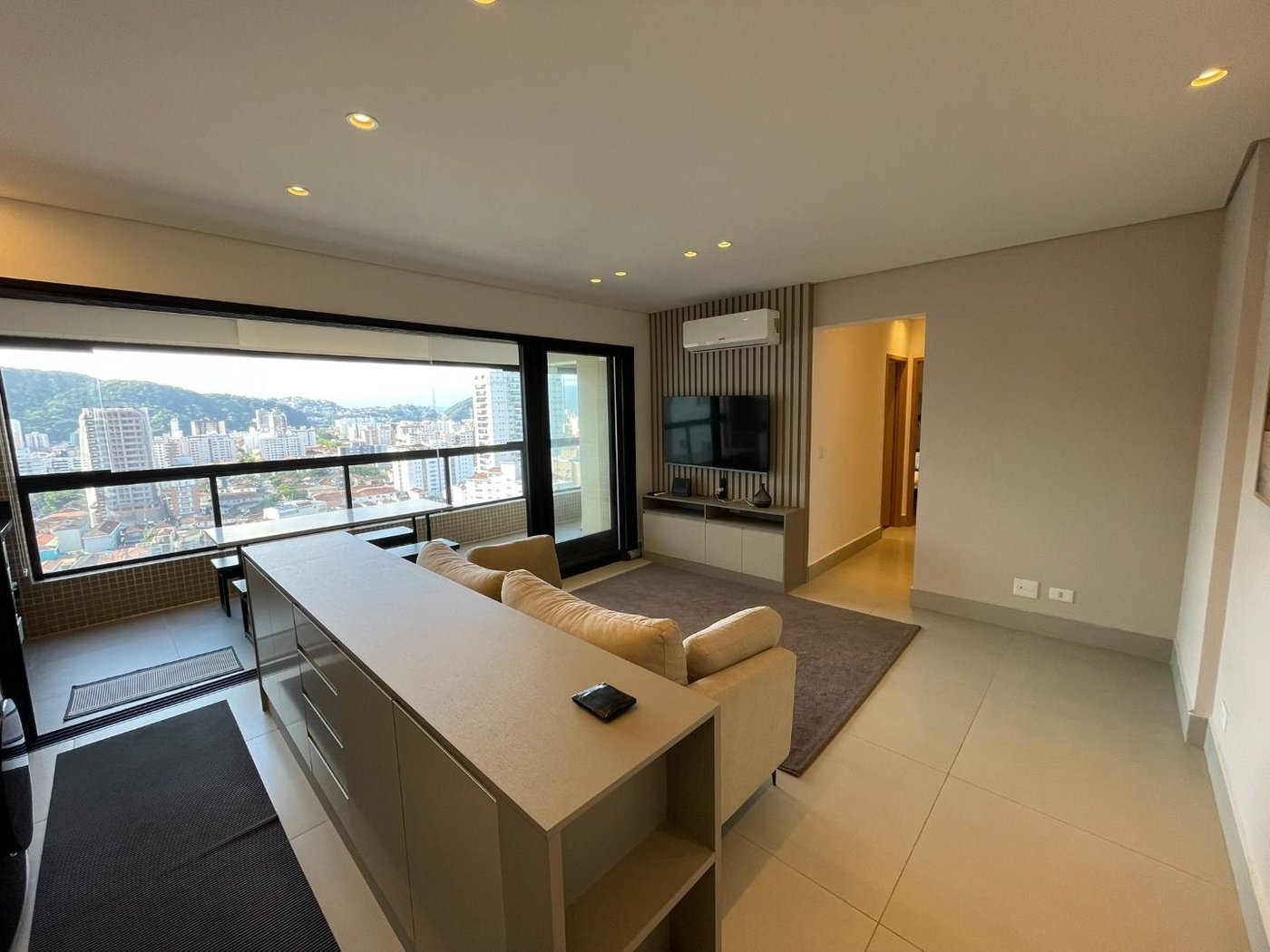 Apartamento 2 dormitórios (1 suíte), porteira fechada, 1 vaga demarcada, no José Menino, Santos