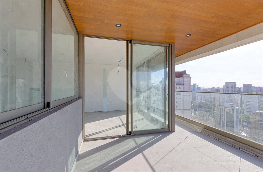 Apartamento à venda com 3 quartos, sendo 2 suítes, em Itaim Bibi, São Paulo, SP