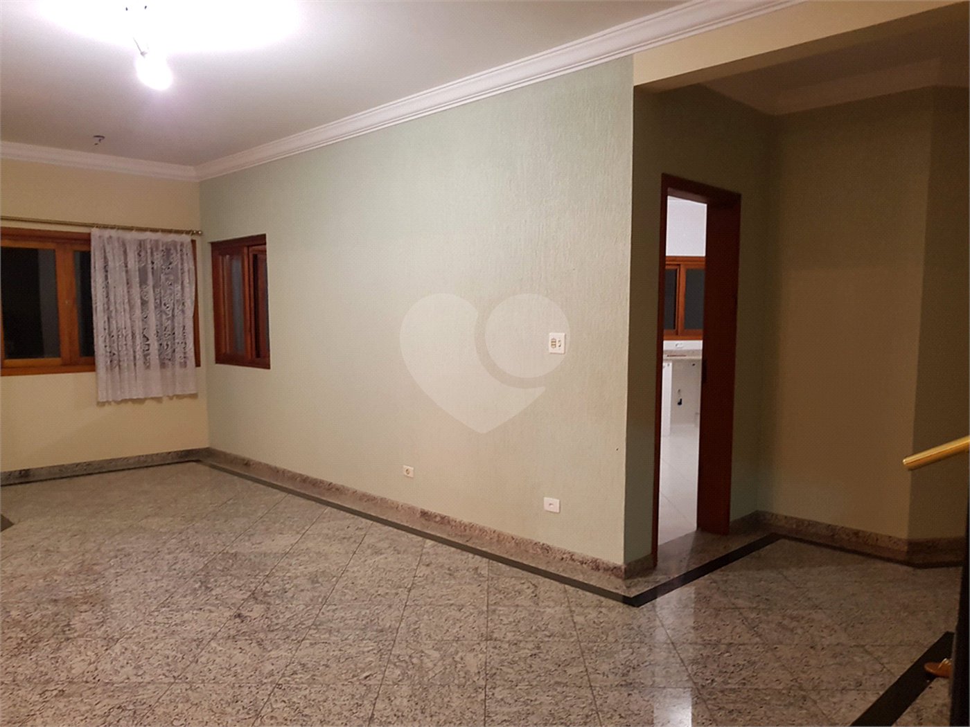 Casa à venda com 4 quartos, sendo 2 suítes, no condomínio Alpes da Cantareira, Mairiporã - SP