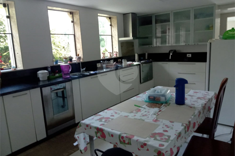 Sobrado à venda ou para alugar com 4 quartos, sendo 2 suítes, em Serra da Cantareira, Mairiporã, SP