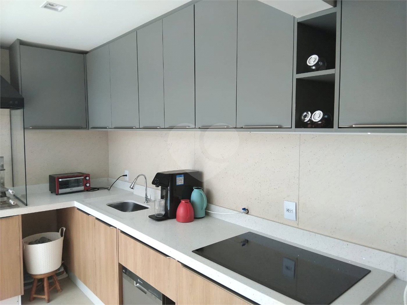 Casa à venda com 4 quartos, sendo 1 suíte,  no condomínio Vivaldi, Mogi das Cruzes - SP