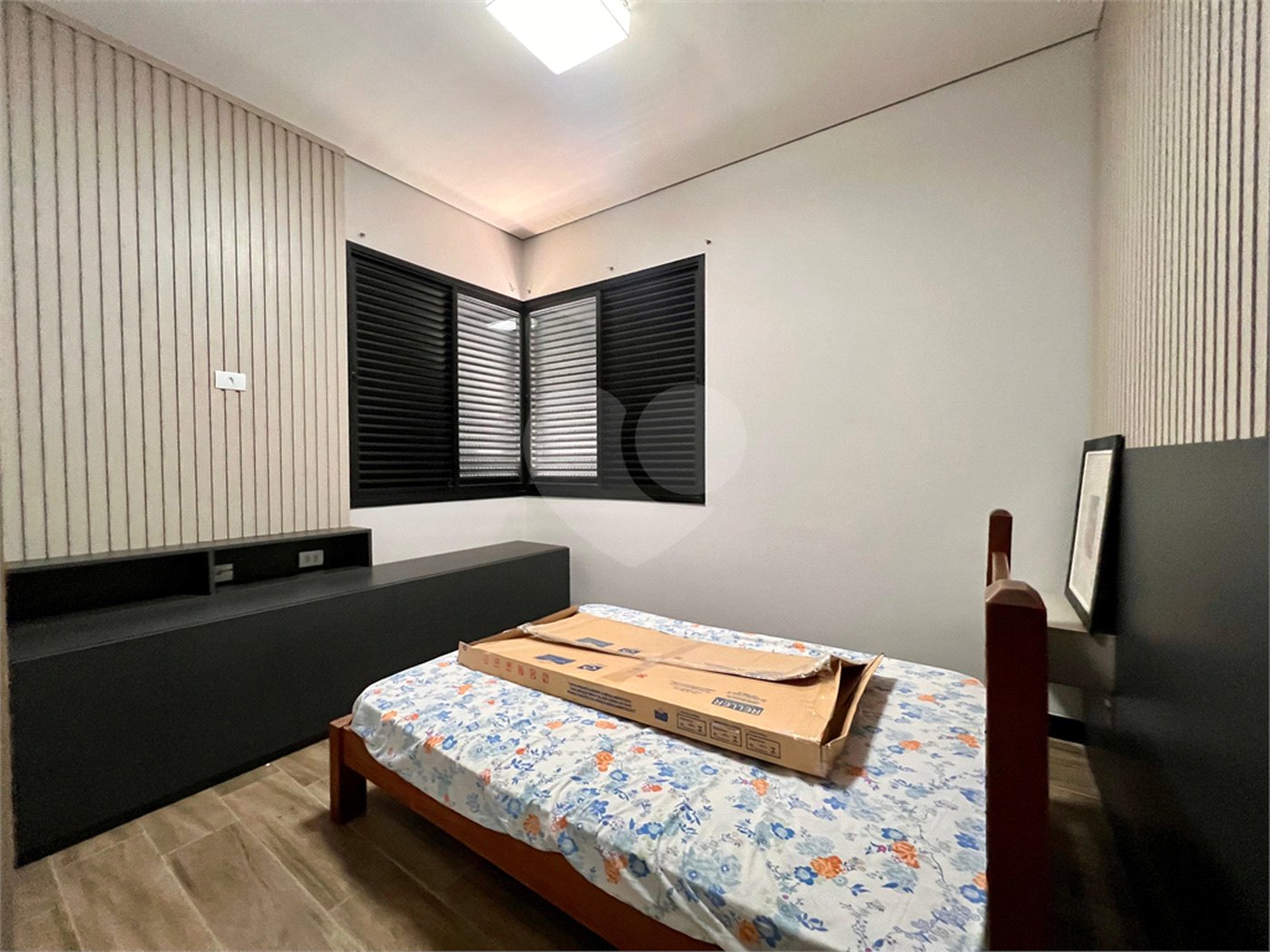 Casa à venda com 3 quartos, sendo 2 suítes, no condomínio Terras de Mont Serrat, Salto - SP