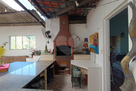 Chácara à venda com 7 quartos, sendo 1 suíte, no Centro (mailasqui), São Roque, SP