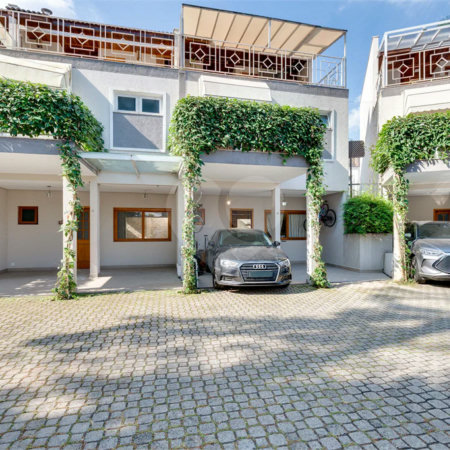 Casa à venda com 4 quartos, sendo 3 suítes, no condomínio Vila Hípica, São Paulo - SP