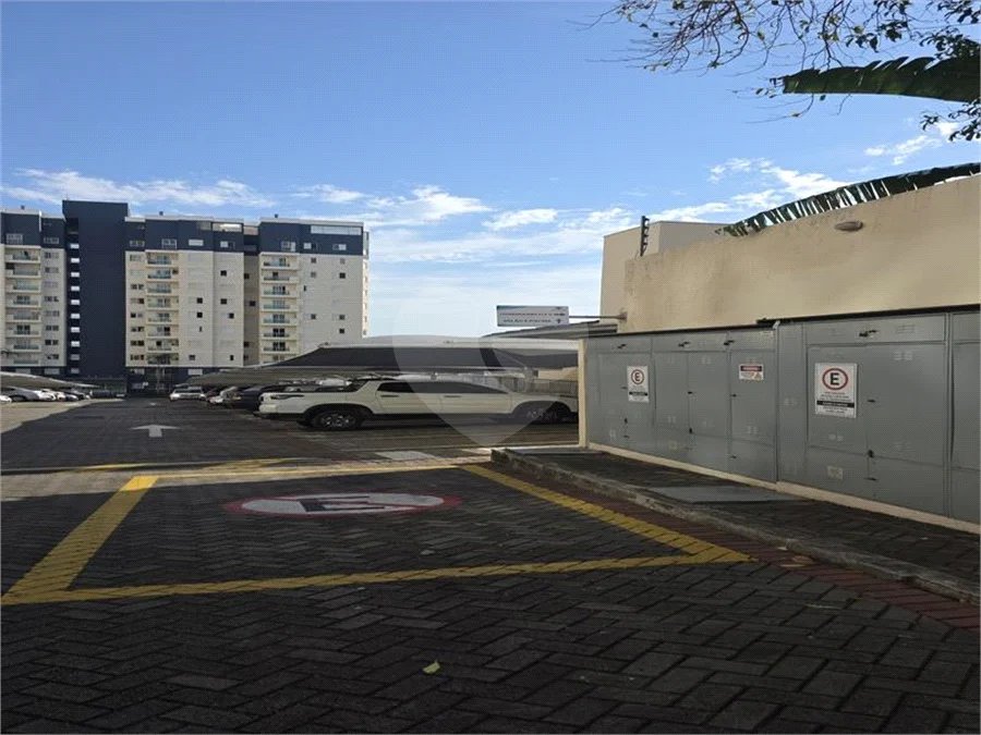 Indaiatuba - Condomínio Grand Ville - Apto mobiliado - Locação - R$ 3.000,00 - condominio - R$ 620,82 - IPTU - R$ 102,83- Apartamento 63m³ - 3 quartos - Apartamento semi mobiliado com ar condicionado - 1 quarto suíte. Inclui cama box Queen e guarda roupa modulado grande. 1 quarto com guarda-roupas.
