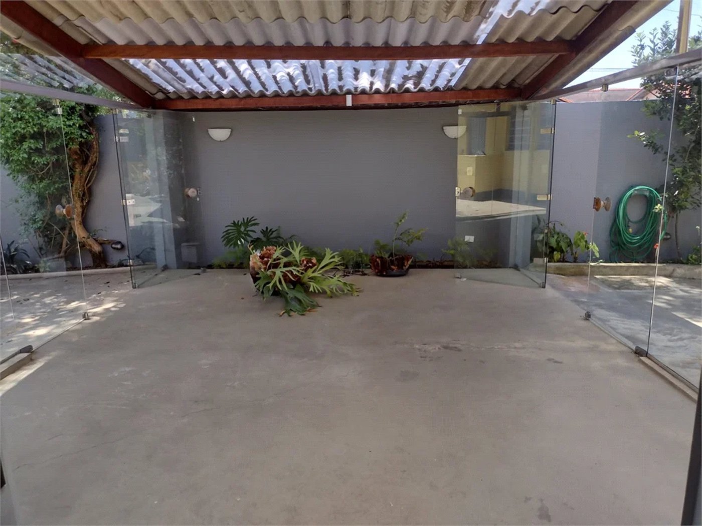 CASA 2 DORMITÓRIOS E 4 VAGAS DE GARAGEM PARA LOCAÇÃO - BUTANTÃ