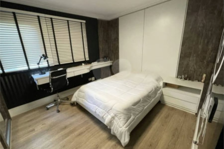 Apartamento LINDO reformado 4 dormitórios, sendo 2 suítes 1 mster, closet varandas integradas.