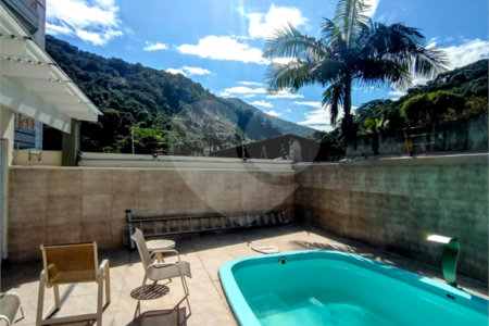 Casa à venda com 2 suítes em Jardim Adalgisa, Caraguatatuba, SP