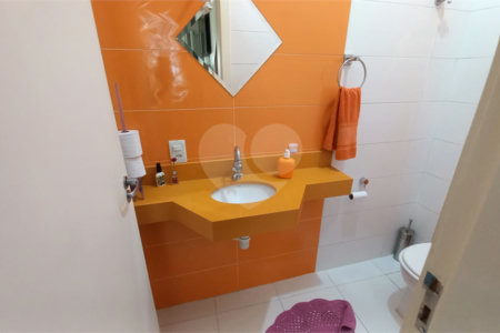 Sobrado à venda com 3 quartos, sendo 1 suíte, em Vila Gomes, São Paulo, SP