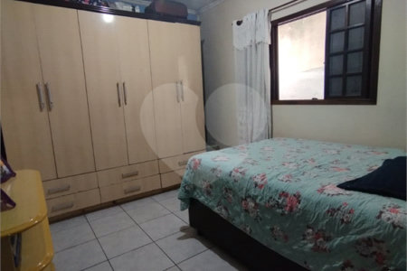 Sobrado à venda com 3 quartos, sendo 1 suíte, em Biritiba, Poá, SP