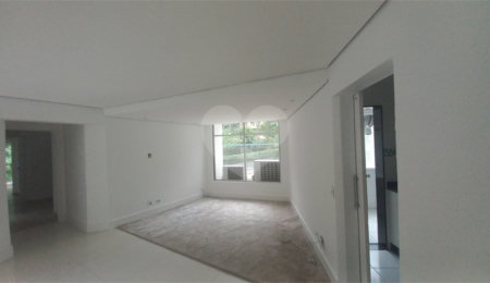 Apartamento à venda com 3 quartos, sendo 1 suíte,  em Vila Andrade, São Paulo, SP