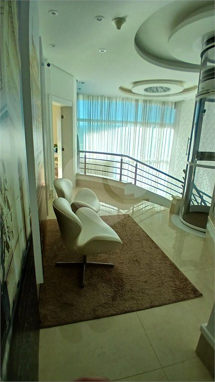 Casa à venda com 3 suítes no condomínio Figueira Garden, Atibaia - SP
