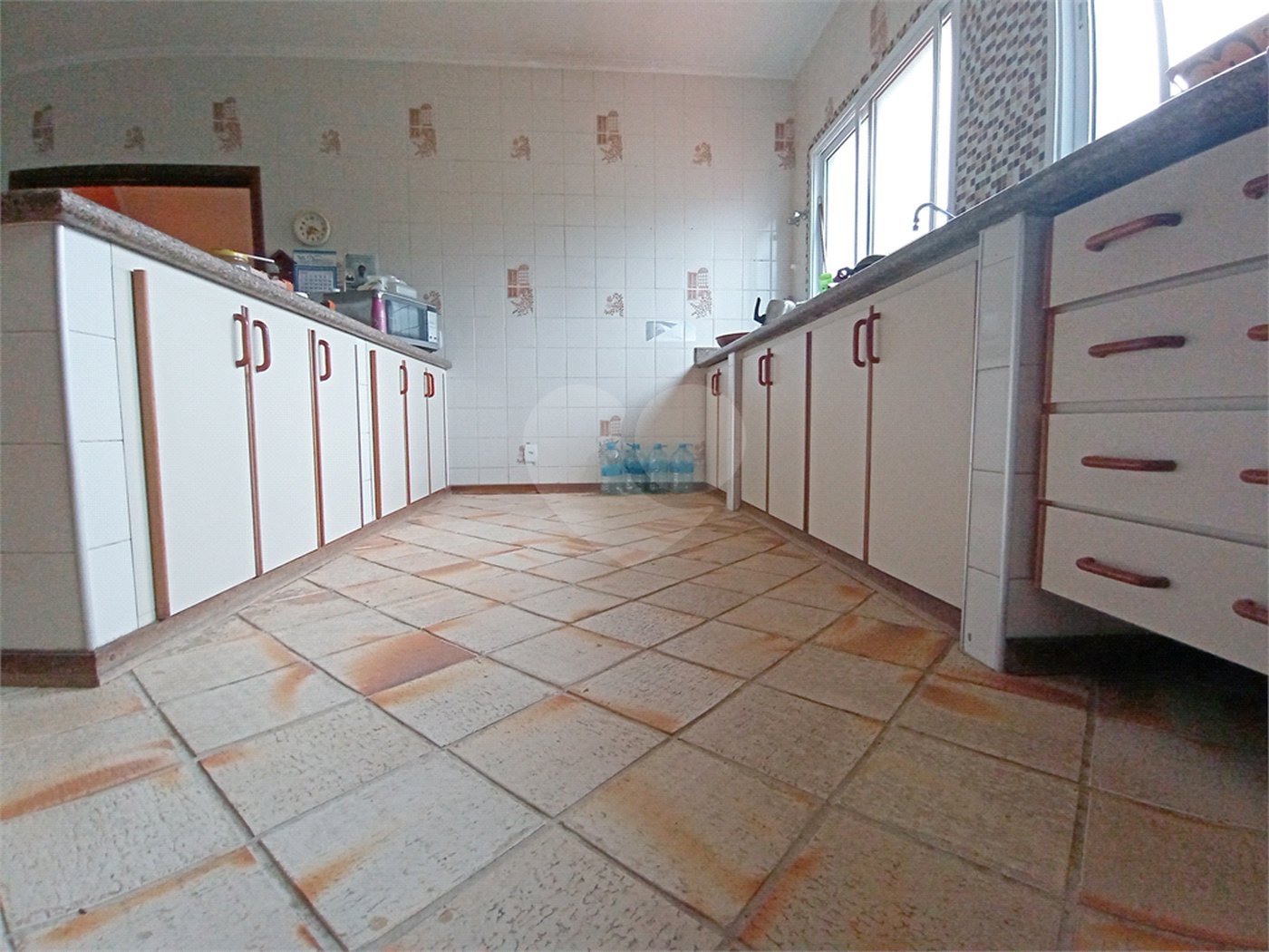 Casa à venda com 4 suítes no condomínio Estância Marambaia, Vinhedo - SP