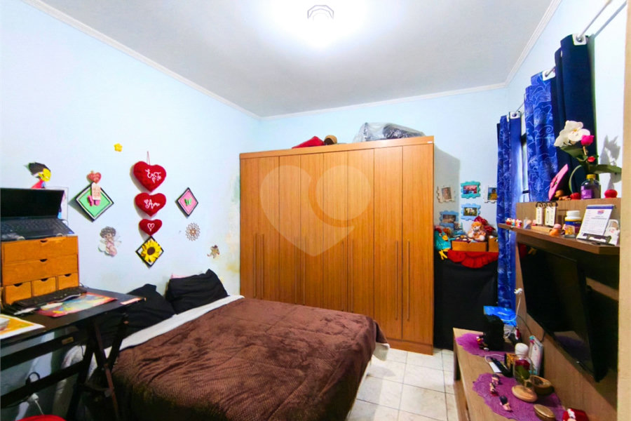 Casa à venda com 3 quartos, sendo 1 suíte, no condomínio Res Crisciúma, São Paulo - SP
