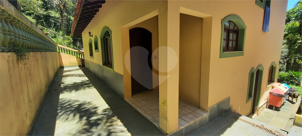 Casa à venda com 4 quartos, sendo 1 suíte, no condomínio Parque Imperial da Cantareira, Mairiporã - SP