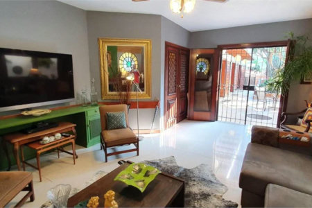 Casa à venda com 5 suítes em Jardim Leonor, São Paulo, SP