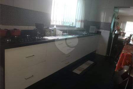 Sobrado à venda com 4 quartos, sendo 2 suítes, em Vila Mazzei, São Paulo, SP