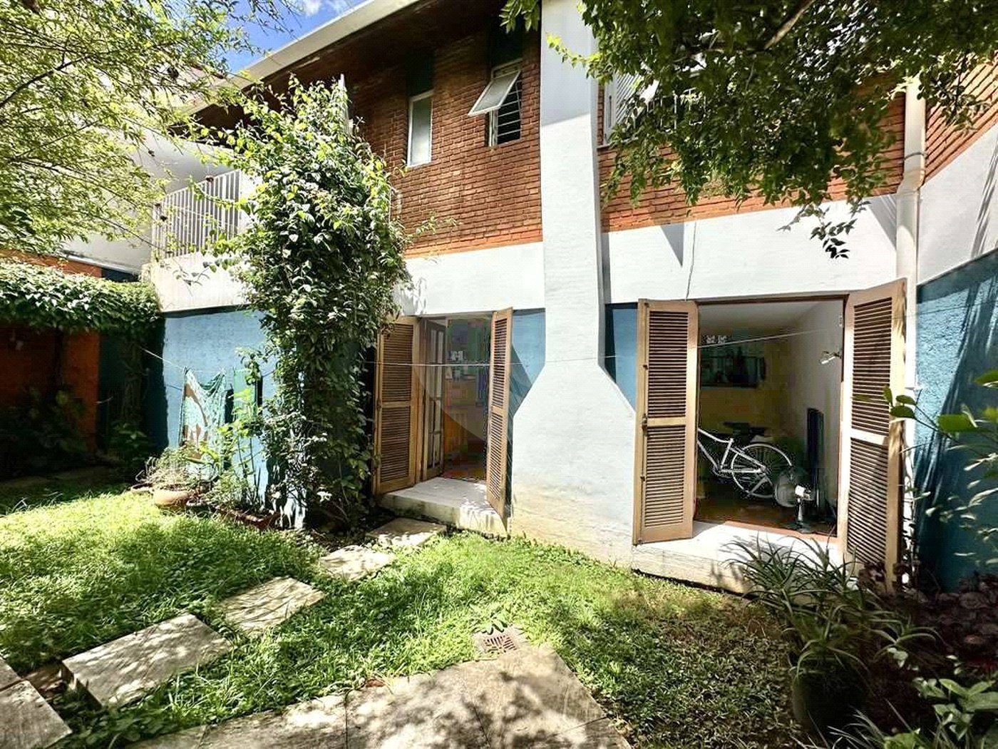 Sobrado à venda com 4 quartos, sendo 2 suítes, em Jardim Jussara, São Paulo, SP