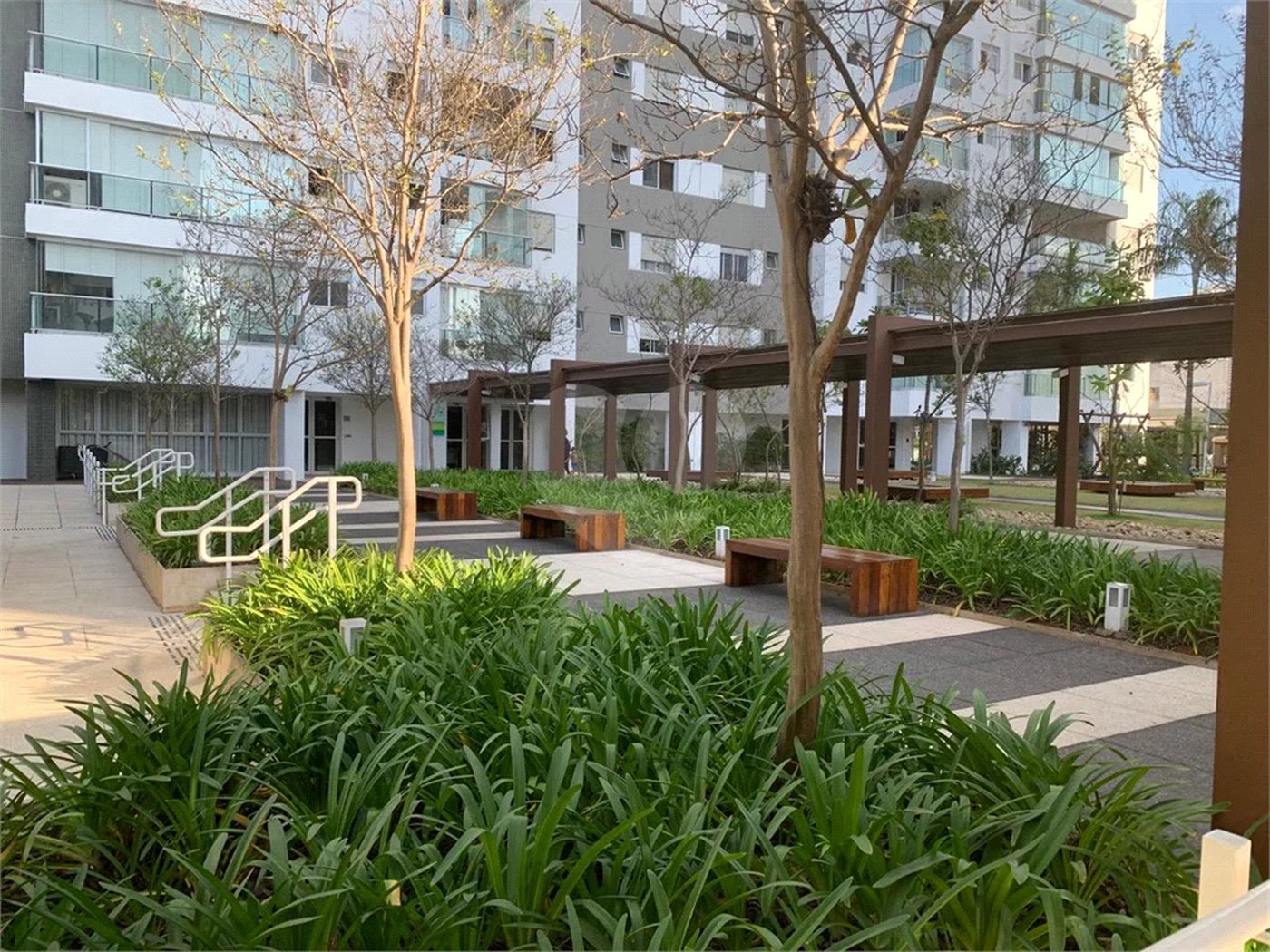 APARTAMENTO PARAÇAÇÃO COM 3 DORMITÓRIOS E 2 VAGAS DE GARGEM NA VILA ANASTÁCIO