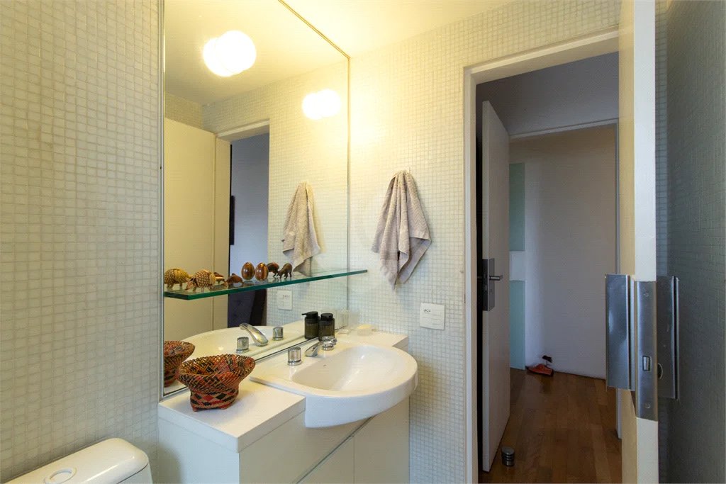 Apartamento a venda no Campo Belo, 192 M², 3 suites, 3 vagas, lazer e próximo ao metrô