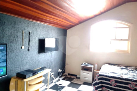 Sobrado à venda com 3 quartos, sendo 2 suítes, em Vila Rea, Poá, SP