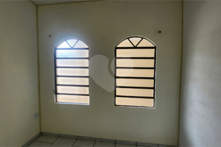 Casa à venda com 4 quartos, sendo 1 suíte, em Jardim Roberto Selmi Dei, Araraquara, SP