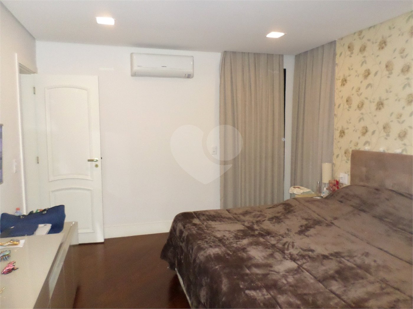 Apartamento à venda com 4 quartos, sendo 2 suítes, em Jardim Londrina, São Paulo, SP
