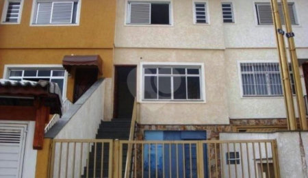 Sobrado à venda com 2 quartos em Vila Nivi, São Paulo, SP
