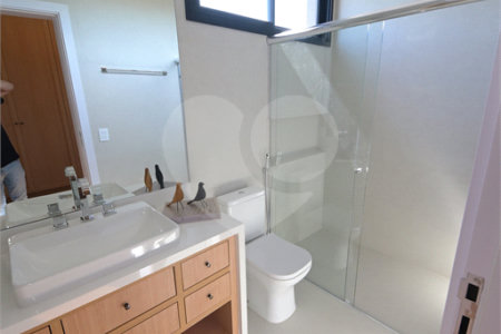 Casa à venda com 4 suítes no condomínio Villa dos Pinheiros, Indaiatuba - SP