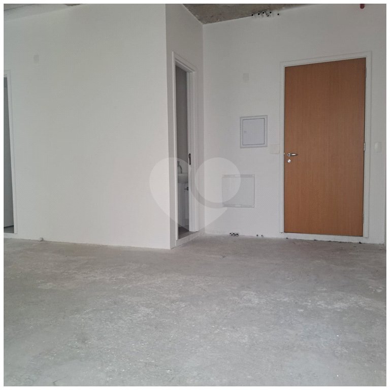 Sala comercial, nova, para venda ou locação, junto à Estação Vergueiro do Metrô