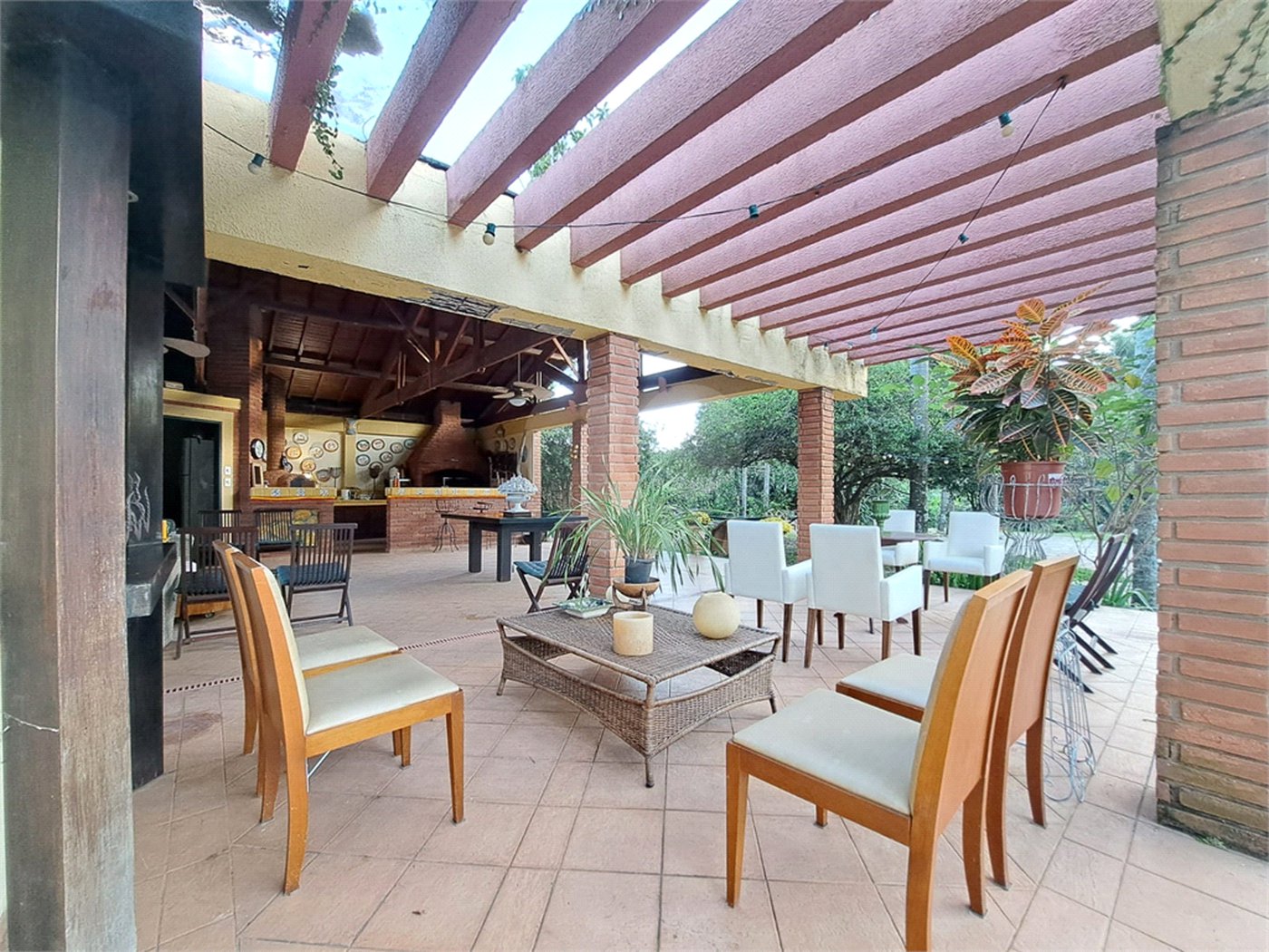 Casa à venda com 6 quartos, sendo 5 suítes, no condomínio São Joaquim, Vinhedo - SP