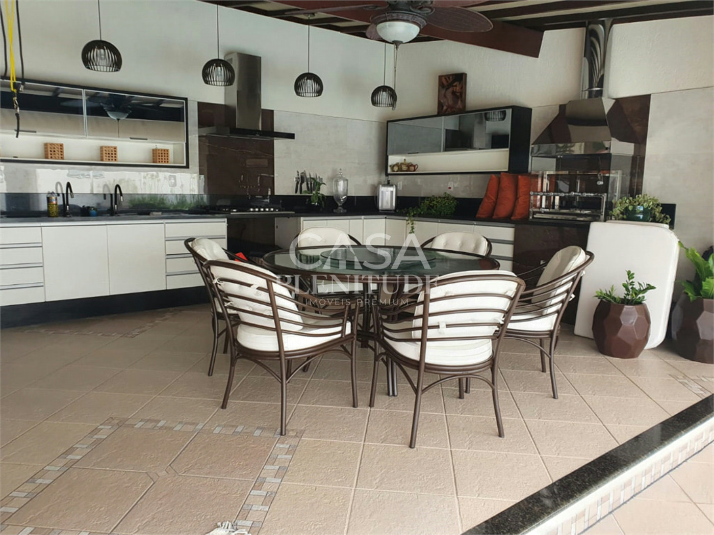 Sobrado à venda com 3 suítes em Vila Trujillo, Sorocaba, SP