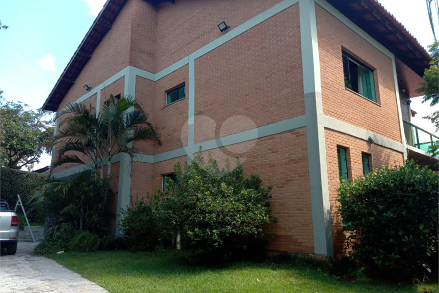 Sobrado à venda ou para alugar com 4 quartos, sendo 2 suítes, em Serra da Cantareira, Mairiporã, SP