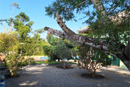 Casa à venda com 4 suítes no condomínio Bougainville, Peruíbe - SP