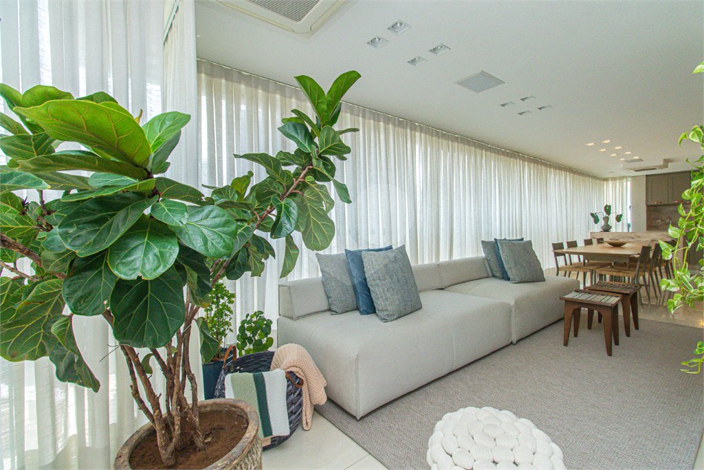 Apartamento à venda com 3 quartos, sendo 2 suítes, em Vila Nova Conceição, São Paulo, SP