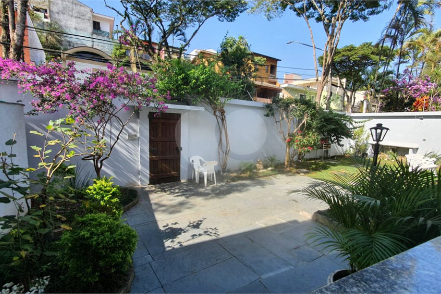 Sobrado à venda com 5 quartos, sendo 3 suítes, em Jardim Virginia Bianca, São Paulo, SP