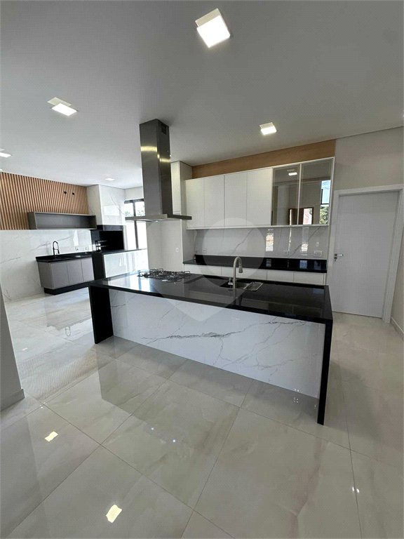 Casa à venda com 3 suítes no condomínio Condomíno Helena Maria, Sorocaba - SP