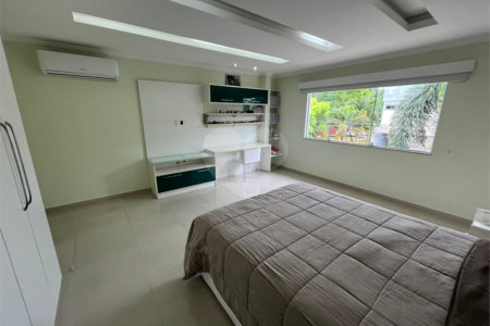 Casa à venda com 3 quartos, sendo 1 suíte, no condomínio Golden Village, Rio de Janeiro - RJ