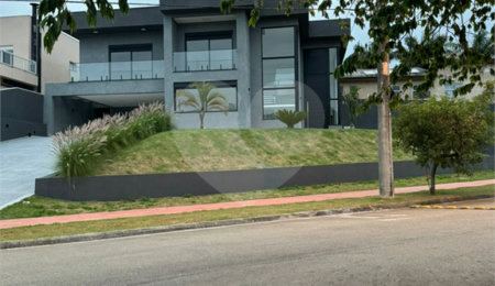 Casa à venda com 5 suítes no condomínio Residencial Santa Maria, Jandira - SP