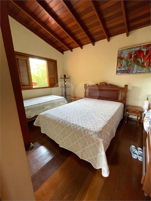 Casa à venda com 9 quartos, sendo 4 suítes, em Condomínio Flamboyant-b, Atibaia, SP