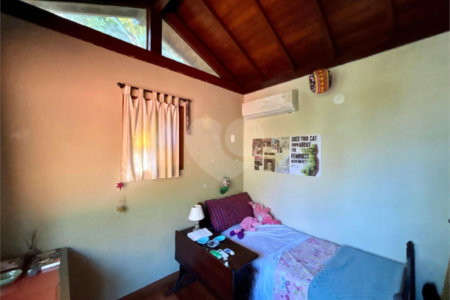 Casa à venda com 4 quartos, sendo 1 suíte, em Lagoa, Rio de Janeiro, RJ