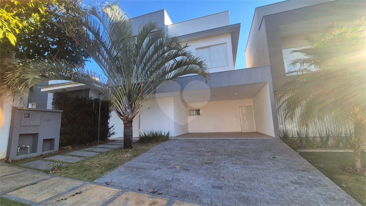 Casa à venda com 3 quartos, sendo 1 suíte, no condomínio Lago da Serra, Araçoiaba da Serra - SP