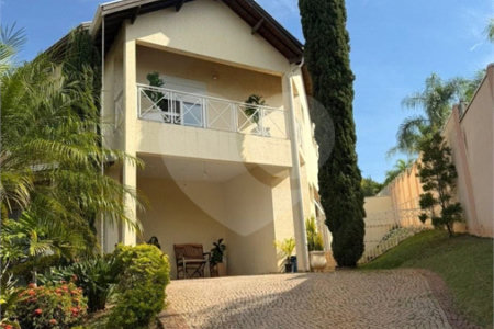 Casa à venda com 4 quartos, sendo 2 suítes, no condomínio Milennium, Valinhos - SP
