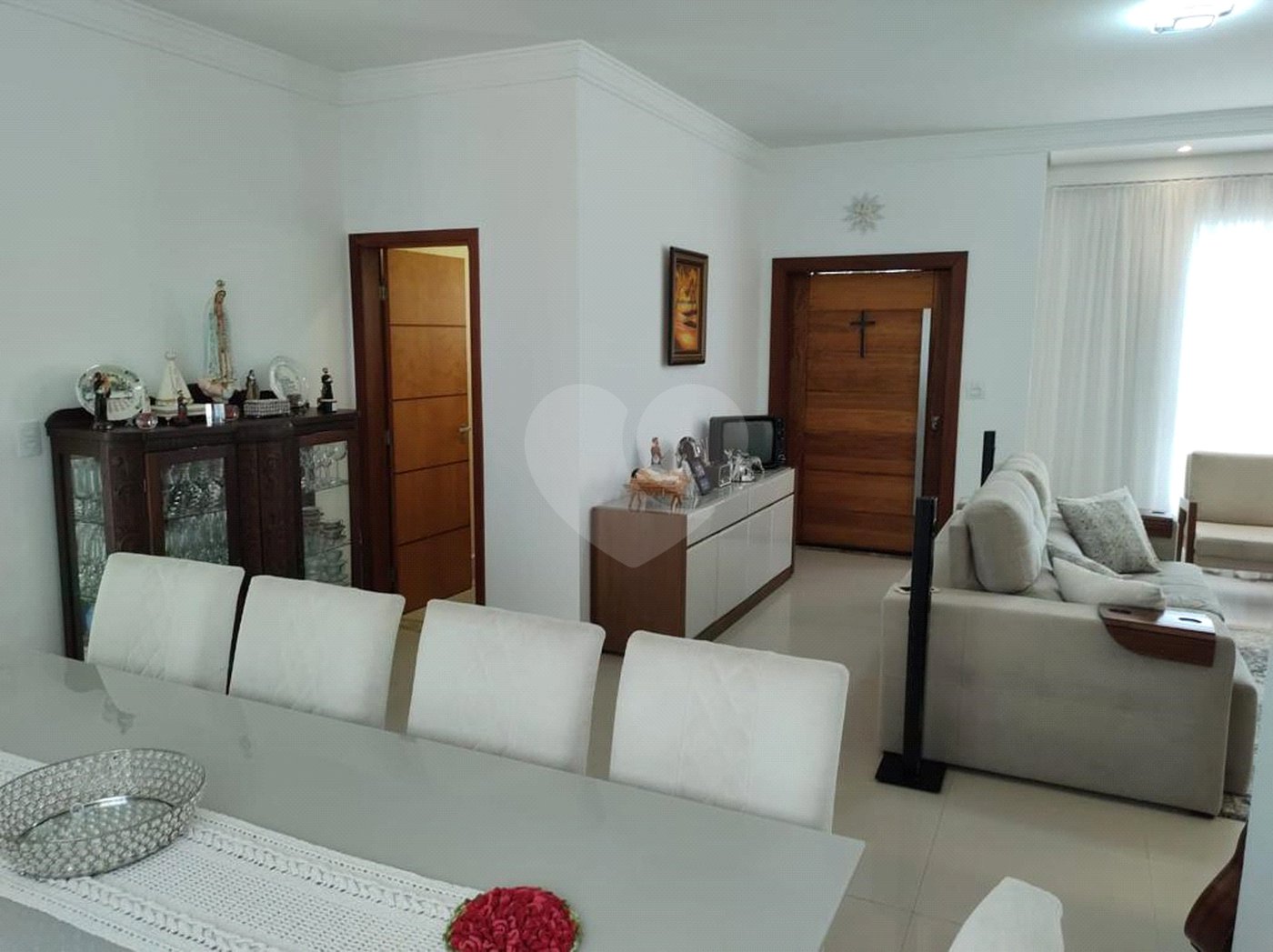 Casa à venda com 4 quartos, sendo 2 suítes, no condomínio Primavera, Salto - SP