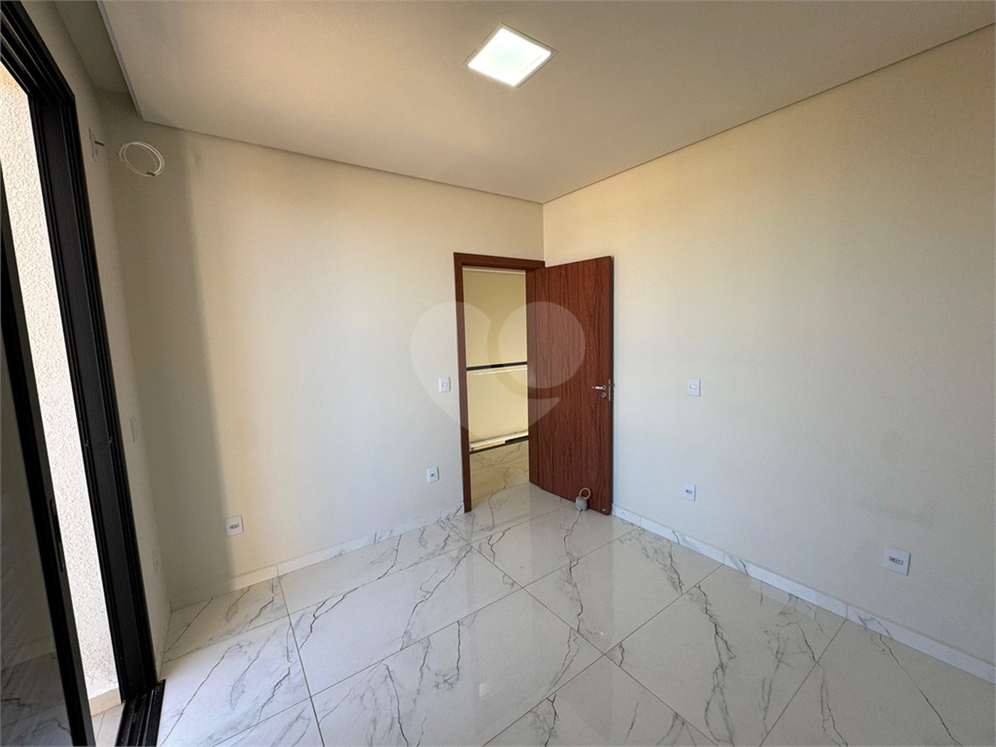 Casa à venda com 5 quartos, sendo 4 suítes, no condomínio Golden Ville, Itapetininga - SP