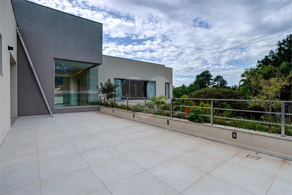Casa à venda com 5 suítes em Jardim Cordeiro, São Paulo, SP