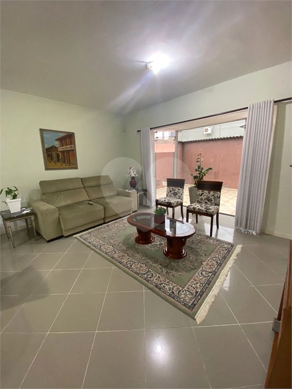 Casa Térrea à venda com 4 quartos, sendo 1 suíte,  em Vila Oliveira, Mogi das Cruzes, SP