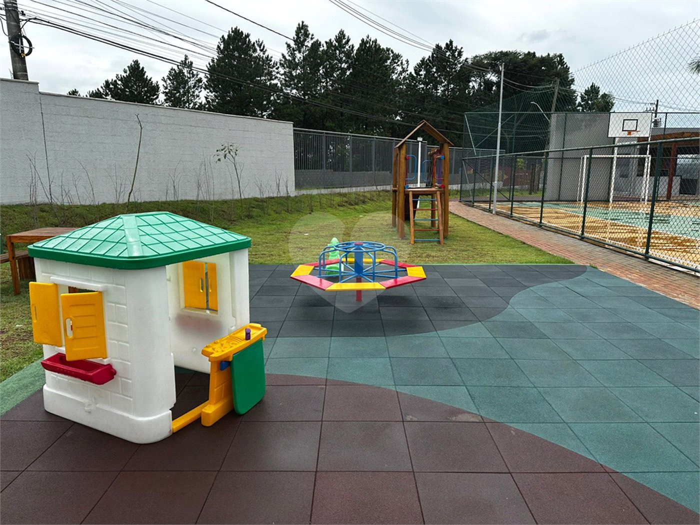 Casa à venda com 2 quartos no condomínio Vila das Paineiras, Suzano - SP