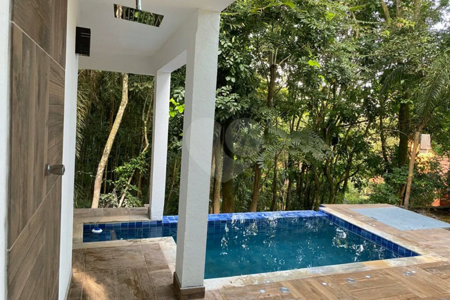 Casa à venda ou para alugar com 5 quartos, sendo 4 suítes, no condomínio Associação Reserva das Hortênsias, Mairiporã - SP