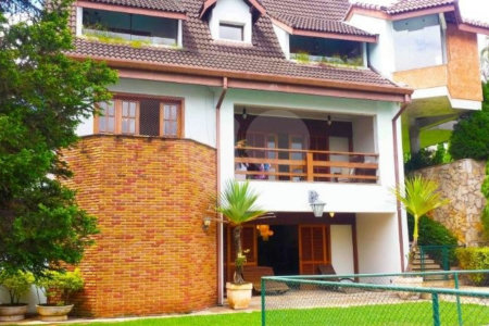 Sobrado à venda com 4 quartos, sendo 2 suítes, em Alto da Boa Vista, São Paulo, SP